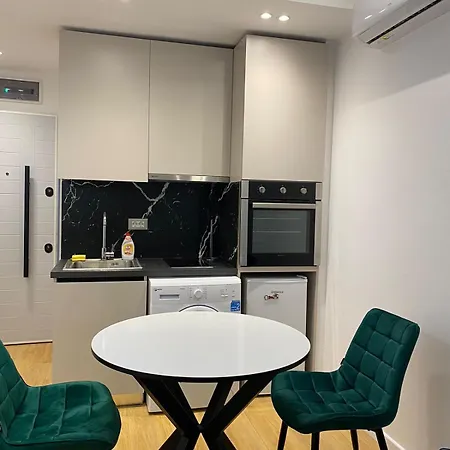 Main 3 * Тирана